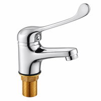 Robinet de lavabo médical en laiton chromé poli à levier long, mitigeur d'évier d'hôpital moderne, vente en gros