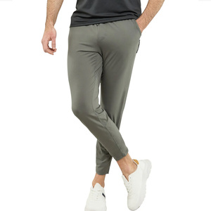 Pantalon en twill performant avec tissu anti-humidité, finition infroissable pour homme, idéal pour les voyages, les affaires et le confort quotidien. - Product Image 3
