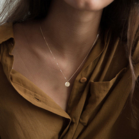 Collier multi-couches en acier inoxydable couleur or style minimaliste pour femme EMANCO avec pendentifs disques – Idéal pour le bureau, la carrière ou les fiançailles