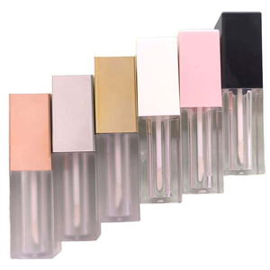 Flacons cosmétiques carrés en PETG avec bouchon doré et applicateur pinceau finition mate pour gloss à lèvres - Product Image 2