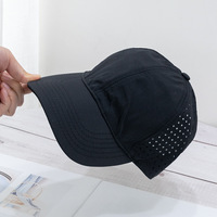 Casquette de baseball en nylon non structurée d'été avec trou découpé au laser imperméable, visière incurvée, perforée, style de chapeau de papa, motif imprimé