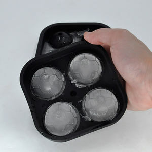 Moule à glaçons sphériques en silicone pour football avec couvercle - Product Image 2