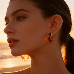 Pendientes de tuerca en forma de C con incrustaciones de resina chapados en oro de 18k, joyería de moda para mujer - Product Image 5