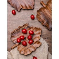 Houten dienblad in de vorm van een esdoornblad, handgesneden, voor fruit, snacks en desserts, geschikt voor bruiloften, tafels en thuisdecoratie.