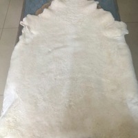 Peau d'agneau tannée ultra douce - Toucher soyeux et fourrure de mouton entière naturelle et flexible