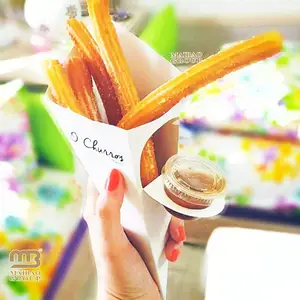 Boîtes de papier cône de crêpe porte-churros boîte de cône de papier de carton de gaufre d'oeuf jetable pour des frites, boîte de churros de cône de papier