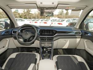 <span class=keywords><strong>VW</strong></span> <span class=keywords><strong>T</strong></span>-<span class=keywords><strong>Cross</strong></span> 280TSI DSG Comfortline SUV <span class=keywords><strong>2022</strong></span>, sièges en cuir, toit ouvrant panoramique, phares à LED, voiture populaire - Product Image 4