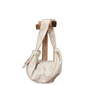 Sac fourre-tout en toile grande capacité tendance pour femme, couleur unie simple, à porter à l'épaule ou en bandoulière, idéal pour le travail et les trajets quotidiens au printemps, avec broderie. - Product Image 1