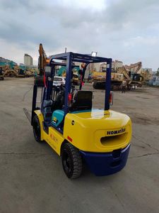 Mini carretilla elevadora de 3 toneladas Komatsu de pintura Original usada con abrazadera redonda, carretilla elevadora diésel pequeña Komatsu 25 30 de segunda mano a la venta - Product Image 6