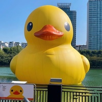 Canard géant gonflable jaune en PVC imperméable pour sites touristiques, grande sculpture flottante en forme de canard pour la décoration de lacs et de rivières