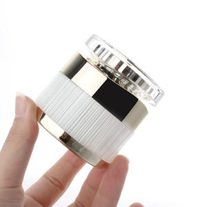 Zoll-Logo Vertikale Linien in Flaschen körper Luxus Champagner Acryl Kosmetik verpackungs flasche Kosmetik lotion Airless Flaschen - Product Image 4