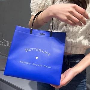 กระเป๋าถือกระดาษเป็นมิตรต่อสิ่งแวดล้อมพร้อมสีและโลโก้ที่กำหนดเองสำหรับบรรจุภัณฑ์เสื้อผ้าและใช้เป็นของขวัญ - Product Image 3