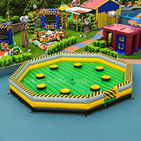 Jeu interactif gonflable Meltdown Wipeout pour 8 joueurs, 7m 8x8, machine rotative mécanique en bâche PVC pour location en parc d'attractions
