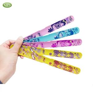 Customized Silicone Snap Wrist Rolling up Charm Bracelet Fabrication Services Product