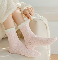 Chaussettes de sol d'hiver ultra-douces et moelleuses pour femmes Coral Velvet Fuzzy Plush Chaussettes thermiques pour femmes enceintes et seniors
