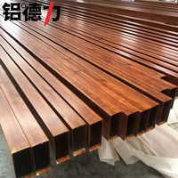 Tubo Cuadrado Hueco de Aluminio con Revestimiento Metálico y Acabado de Madera, Perfiles de Aluminio 200x200, Tubo de Aluminio Color Madera para Techos