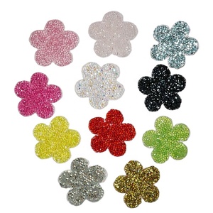 गर्म बिक्री थोक गर्मी हस्तांतरण लोहे पर क्रिस्टल गैंडे बेडेड एपलिक पैच बहु-रंग गर्मी सील <span class=keywords><strong>5</strong></span> सेमी फूलों के पैच - Product Image 1