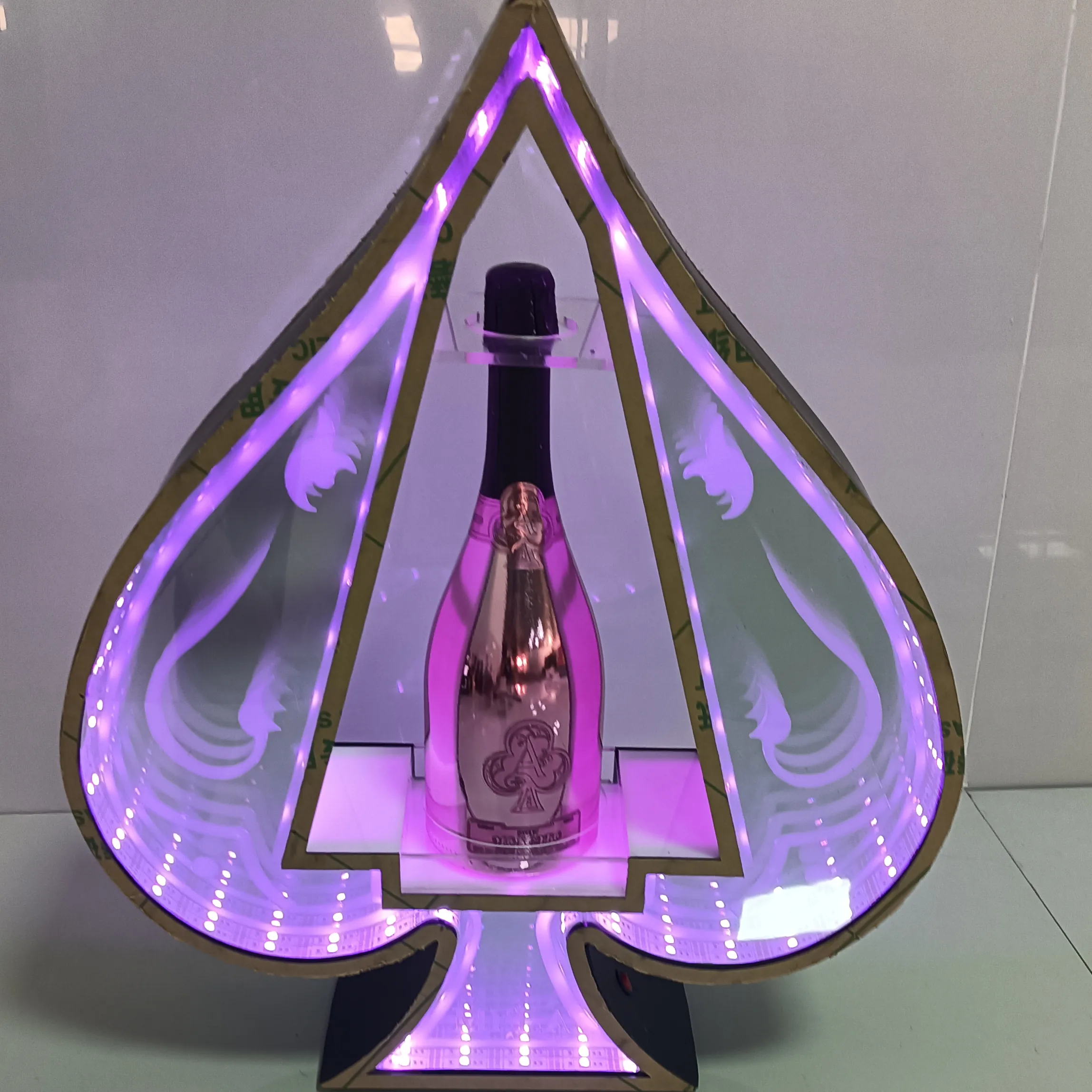 Proveedor OEM Ace of Spades LED botella presentador acrílico glorifier VIP pantalla LED champán luz soporte estante para club nocturno Bar