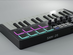 SMK-25 (Contrôleur MIDI) Clavier MIDI 25 touches avec pad de percussion, synthétiseur le plus vendu pour l'enseignement musical - Product Image 3