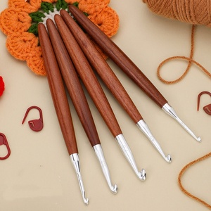 Crochet en aluminium avec manche en <span class=keywords><strong>bois</strong></span> 3.0-10.0mm, outil de tricot manuel simple pour le bricolage - Product Image 2