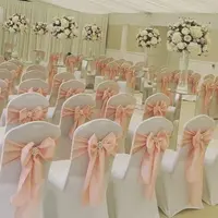 Campione gratuito all'ingrosso tessuto di raso telai personalizzati copertura della sedia riunione di nozze nastri decorazione della casa per la decorazione di sedie di nozze