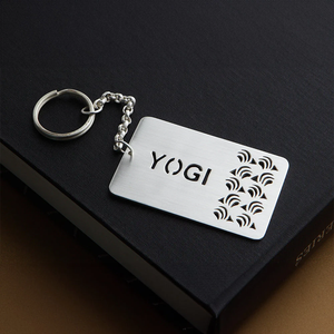 Llavero Personalizado Plateado con Nombre Grabado, Anillo de Metal para Llaves, Regalo Único para Hombres, Mujeres y Niños - Product Image 2