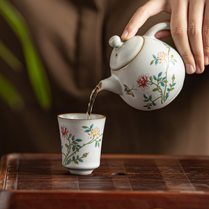 Taza de té de cerámica Ru Ware, diseño de mariposa y flor en blanco lunar, estilo chino tradicional, taza individual de lujo retro para el té de la tarde. - Product Image 4
