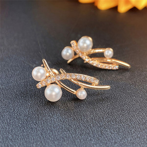 Orecchini a Perno con Nappine a Linea Incrociata Ispirati alle Perle Barocche per Donna, Gioielli Eleganti alla Moda, Vendita all'Ingrosso - Product Image 3