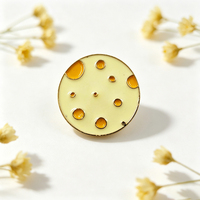 Badges personnalisés avec logo, nom, couronne, papillon, émail doux, épingle à revers en métal pour souvenir de marque, cadeau