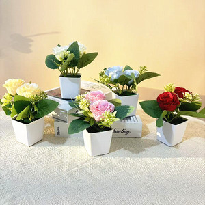 Mini bonsaï de rose artificielle dans un petit pot carré pour décoration de mariage - Product Image 1
