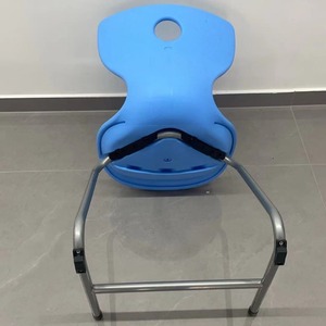 Chaise d'école bleue 400x600x750mm empilable avec structure métallique pour enfant, design contemporain - Product Image 4