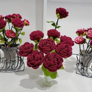 Ramo de Flores Tejido a Mano de Lana para Regalo de San Valentín o Boda, Ramo de Rosas de Ganchillo - Product Image 2