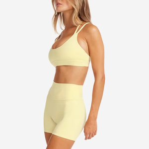 Conjunto Deportivo de 2 Piezas para Mujer: Top Deportivo Elástico en 4 Direcciones con Espalda Cruzada y Shorts de Yoga Transpirables - Product Image 3