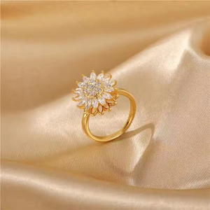 Trendige Damen-Halskette mit Drehbarem Sonnenblumen-<span class=keywords><strong>Ring</strong></span>-Anhänger, Kupfer-Sonnenblumen-CZ-Charm, Zierliche Halsketten-<span class=keywords><strong>Ring</strong></span>-Kombination für Frauen - Product Image 4