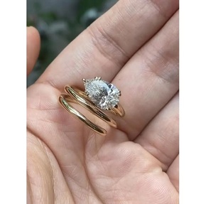 Anillo de Compromiso con Diamante Cultivado en Laboratorio de 2 Quilates en Forma de Pera, Banda Trenzada, Oro Amarillo de 14K, Certificado IGI, Estilo Clásico, Marca APRICOT JEWELS - Product Image 1