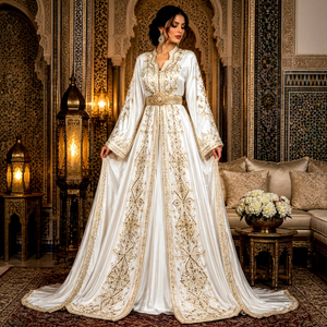Robe de soirée maxi caftan marocain en satin blanc brodé, avec traîne Watteau, col en V, manches lanternes, coupe trapèze, élégante, motif floral, style Abaya - Product Image 1
