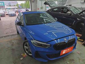 BMW 120i M Yao Night, pintura original azul, carrocería compacta, acero resistente, <span class=keywords><strong>seguro</strong></span> completo, 27.1, puerto de Tianjin, <span class=keywords><strong>coche</strong></span> actual en exportación. - Product Image 1