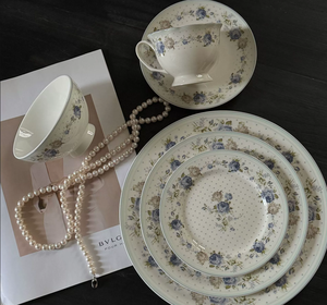 Service de table en céramique à motif de roses bleues, assiette, tasse et soucoupe en porcelaine, vaisselle élégante pour le thé de l'après-midi, restaurant de mariage - Product Image 1