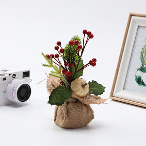 Nouvelle mini décoration de Noël pour bureau, arbre de Noël miniature avec pommes de pin et baies rouges en coton, centre de table festif pour bureau, chambre à coucher - Product Image 3