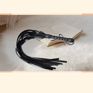 Golden Shuttle Fun Petit fouet en cuir noir 202 Outil de stimulation sexuelle pour adultes - Product Image 2