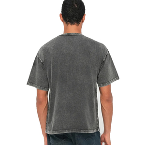 Camiseta de Algodón Duradero con Lavado Ácido para Hombre, Estilo Robusto y Desgastado, Ideal para el Movimiento, Oversize, Esencial para un Look Voluminoso - Product Image 4