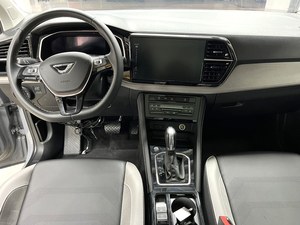 J Etta VS7 2022, SUV Mediano Espacioso, Distancia Entre Ejes de 2730 mm y Bajo Consumo de Combustible, Auto Familiar Económico, Coche Familiar de Gran Espacio y Ahorro - Product Image 3