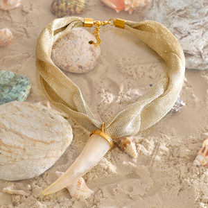 قلادة خانقة مخصصة من البوليستر الفاخر والفولاذ المقاوم للصدأ مع قلادة من الراتنج بلون العاج للهدايا - Product Image 2