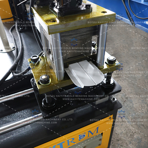 Máquina Popular <span class=keywords><strong>para</strong></span> Formar Cercas Metálicas con Motor y Rodamientos <span class=keywords><strong>para</strong></span> Láminas Galvanizadas, <span class=keywords><strong>para</strong></span> Cercas de Jardín, Formado en Frío - Product Image 4