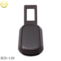 Boucle de ceinture de sécurité personnalisée avec logo doré, en alliage de zinc, connecteur de ceinture de sécurité en métal pour voiture, accessoire automobile