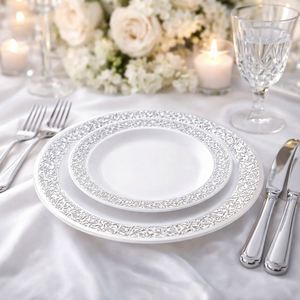 Platos de plástico redondos blancos con aspecto de papel de aluminio plateado para bodas y cenas - Product Image 2