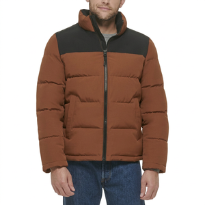 Chaqueta Acolchada para Hombre, Color Marrón con Bloques de Color, Cortavientos, Cierre Frontal con Cremallera, Abrigo Casual de Invierno, Cuello Alto, Corte Regular, Relleno de Poliéster - Product Image 1