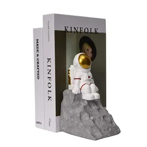 Mann Kunst Kinder Ornament Buch Ende Astronaut Serie Harz Buchs tütze Bibliothek Nettes Harz Geschenk Einzigartige Astronaut Statue Buchhalter