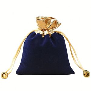 Pochette en velours rouge à bordure dorée avec cordon de serrage, sac cadeau pour bijoux - Product Image 4