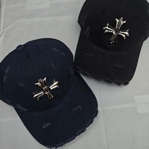 Cappellino da Baseball in PVC Stile Coreano Trendy con Grande Logo in Metallo, Versatile e Indispensabile per Uscire; Design Unisex Regolabile - Product Image 2
